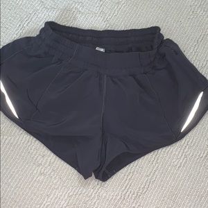 LULULEMON Hotty hot short ll 2.5”